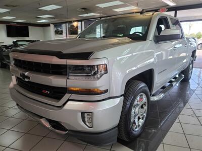 2018 Chevrolet Silverado 1500 LT-CREW CAB-4X4 Z71 5.8 FT. SB   - Photo 2 - Hamilton, OH 45015