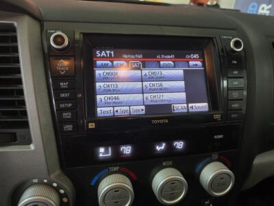 2012 Toyota Tundra Limited 4dr CREW CAB 4X4   - Photo 21 - Hamilton, OH 45015