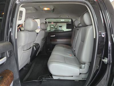 2012 Toyota Tundra Limited 4dr CREW CAB 4X4   - Photo 11 - Hamilton, OH 45015