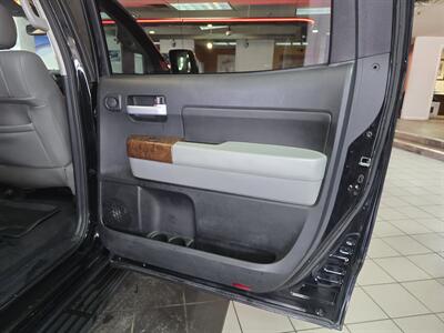 2012 Toyota Tundra Limited 4dr CREW CAB 4X4   - Photo 15 - Hamilton, OH 45015