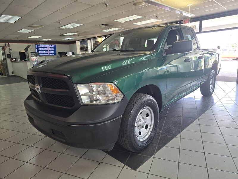 2022 RAM 1500 CLASSIC TRADESMAN 4DR QUAD CAB 4X4   - Photo 1 - Hamilton, OH 45015