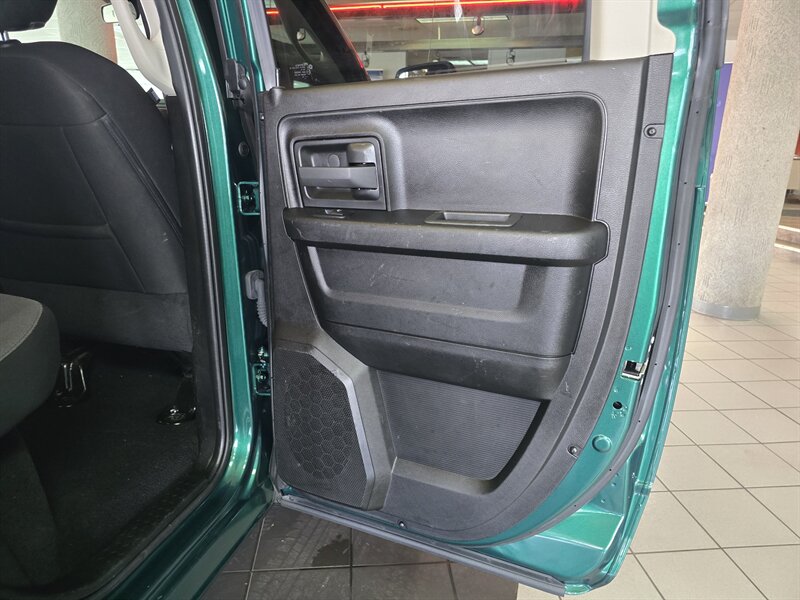 2022 RAM 1500 CLASSIC TRADESMAN 4DR QUAD CAB 4X4 - Photo 15 - Hamilton, OH 45015