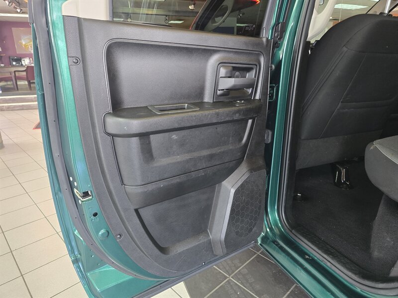 2022 RAM 1500 CLASSIC TRADESMAN 4DR QUAD CAB 4X4 - Photo 10 - Hamilton, OH 45015