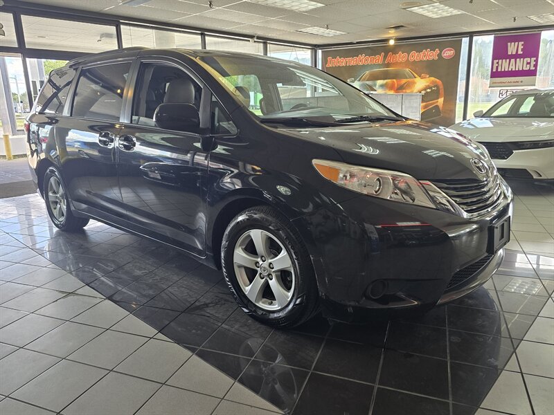 2015 Toyota Sienna LE 7-Passenger 4DR MINI-VAN - Photo 3 - Hamilton, OH 45015