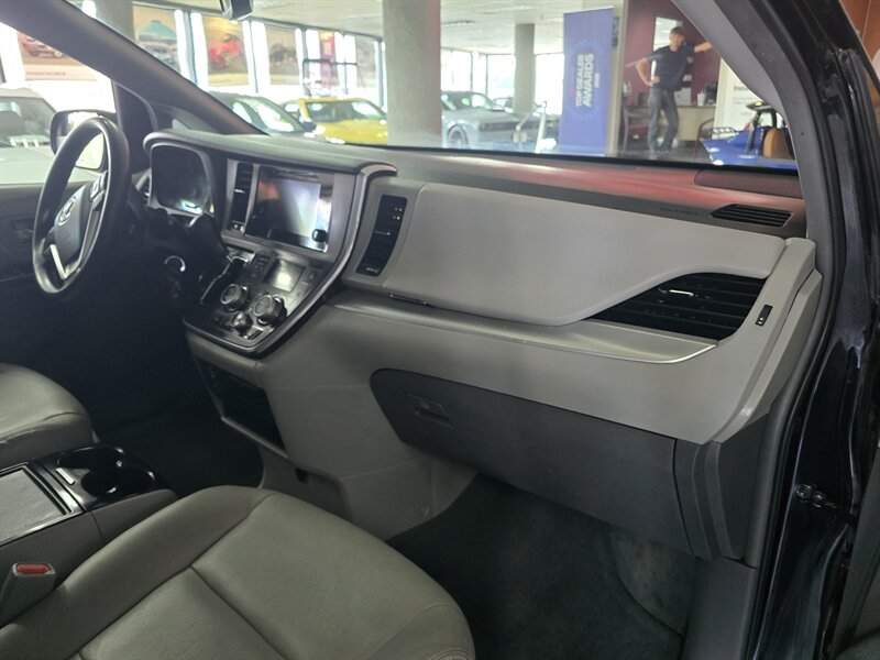2015 Toyota Sienna LE 7-Passenger 4DR MINI-VAN - Photo 14 - Hamilton, OH 45015