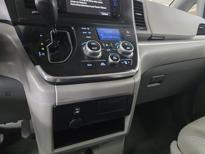 2015 Toyota Sienna LE 7-Passenger 4DR MINI-VAN - Photo 24 - Hamilton, OH 45015