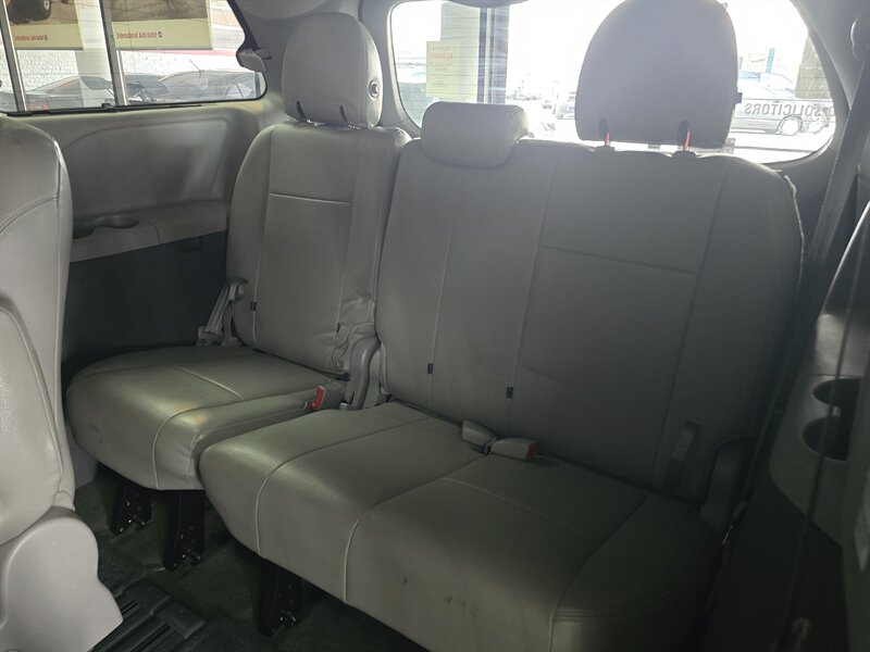 2015 Toyota Sienna LE 7-Passenger 4DR MINI-VAN - Photo 12 - Hamilton, OH 45015