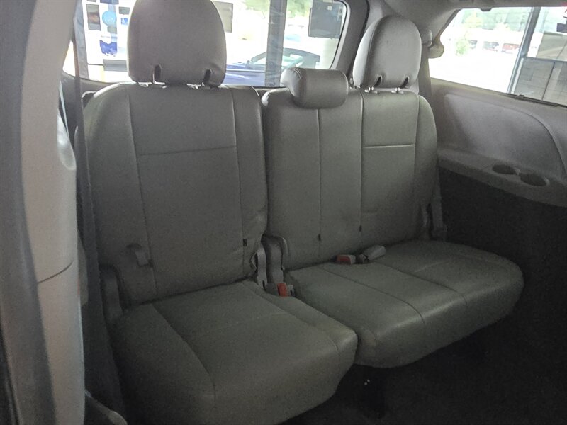 2015 Toyota Sienna LE 7-Passenger 4DR MINI-VAN - Photo 17 - Hamilton, OH 45015