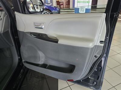 2015 Toyota Sienna LE 7-Passenger 4DR MINI-VAN - Photo 13 - Hamilton, OH 45015