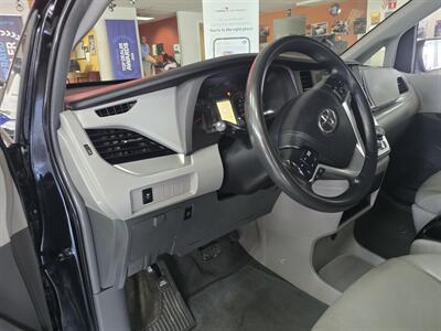 2015 Toyota Sienna LE 7-Passenger 4DR MINI-VAN - Photo 9 - Hamilton, OH 45015
