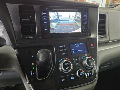 2015 Toyota Sienna LE 7-Passenger 4DR MINI-VAN - Photo 26 - Hamilton, OH 45015