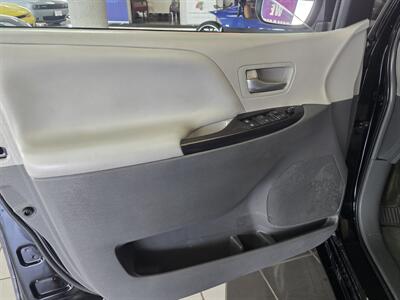 2015 Toyota Sienna LE 7-Passenger 4DR MINI-VAN - Photo 8 - Hamilton, OH 45015
