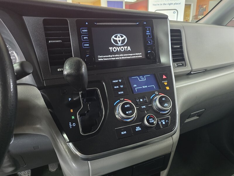 2015 Toyota Sienna LE 7-Passenger 4DR MINI-VAN - Photo 23 - Hamilton, OH 45015