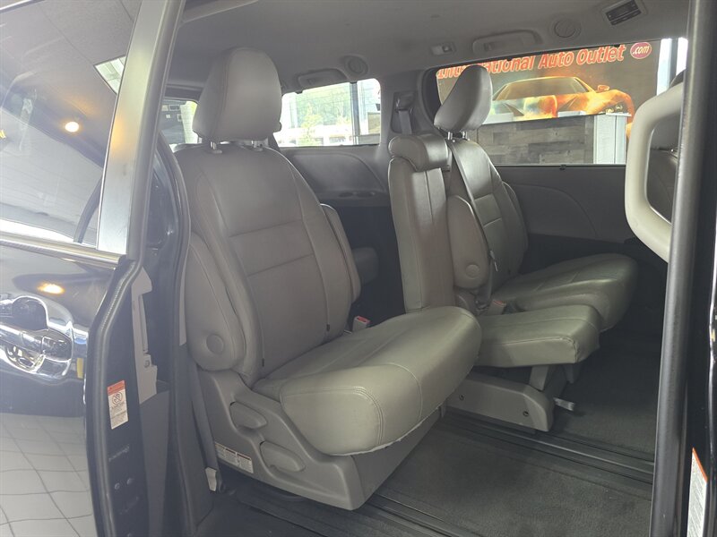 2015 Toyota Sienna LE 7-Passenger 4DR MINI-VAN - Photo 16 - Hamilton, OH 45015