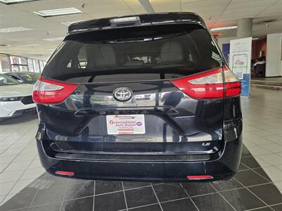 2015 Toyota Sienna LE 7-Passenger 4DR MINI-VAN - Photo 6 - Hamilton, OH 45015