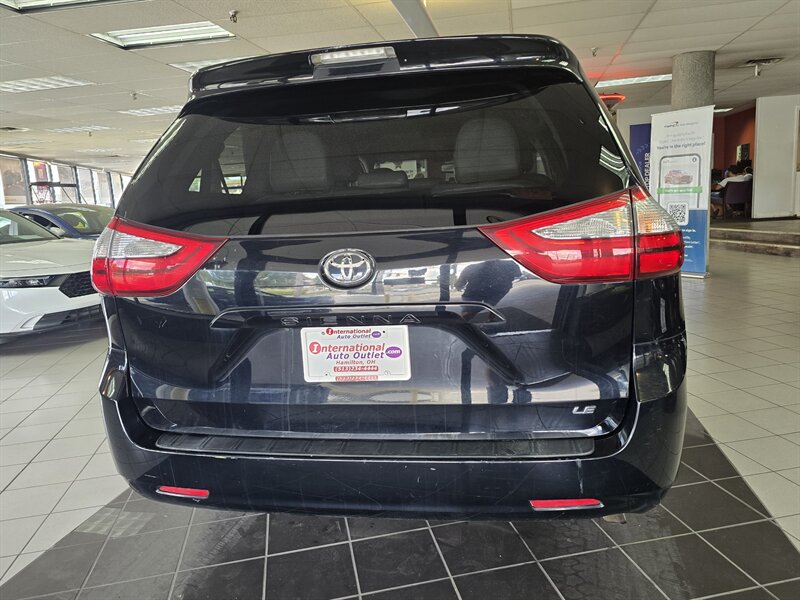 2015 Toyota Sienna LE 7-Passenger 4DR MINI-VAN - Photo 6 - Hamilton, OH 45015
