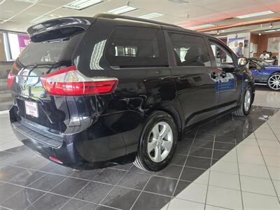 2015 Toyota Sienna LE 7-Passenger 4DR MINI-VAN - Photo 4 - Hamilton, OH 45015