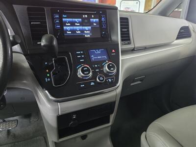 2015 Toyota Sienna LE 7-Passenger 4DR MINI-VAN - Photo 29 - Hamilton, OH 45015