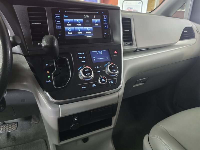 2015 Toyota Sienna LE 7-Passenger 4DR MINI-VAN - Photo 29 - Hamilton, OH 45015