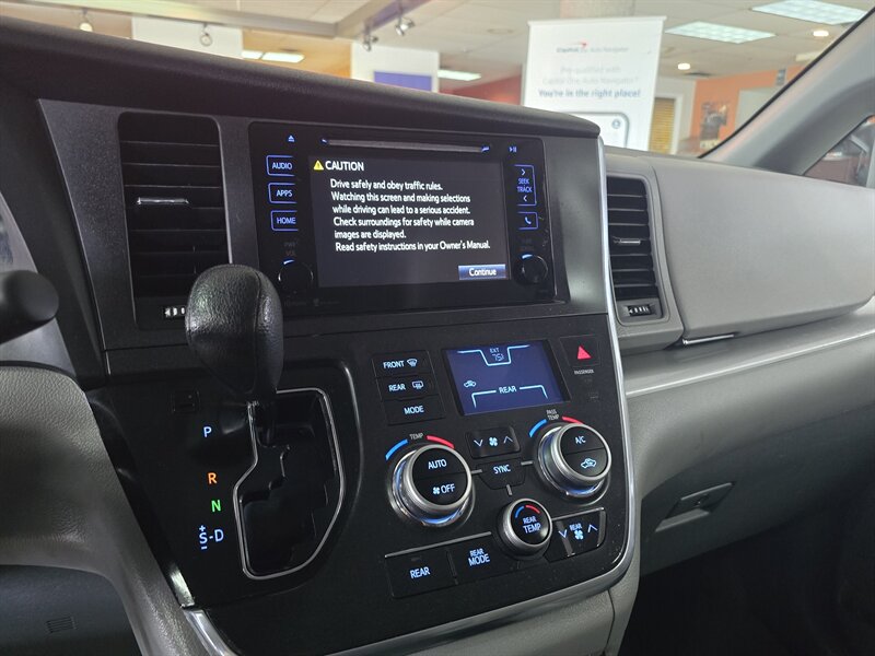 2015 Toyota Sienna LE 7-Passenger 4DR MINI-VAN - Photo 25 - Hamilton, OH 45015