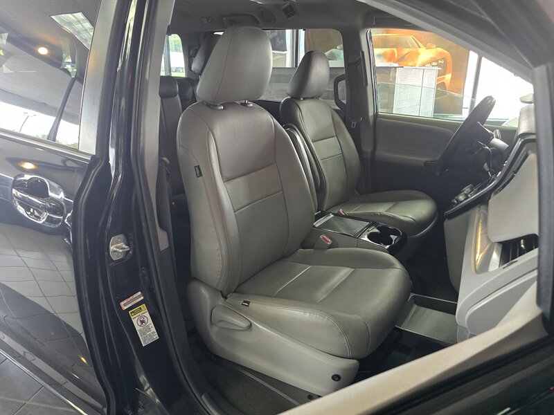 2015 Toyota Sienna LE 7-Passenger 4DR MINI-VAN - Photo 15 - Hamilton, OH 45015