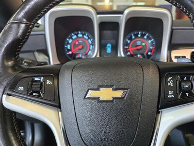 2015 Chevrolet Camaro LT 2DR CONVERTIBLE/V6   - Photo 22 - Hamilton, OH 45015
