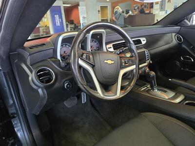 2015 Chevrolet Camaro LT 2DR CONVERTIBLE/V6   - Photo 10 - Hamilton, OH 45015