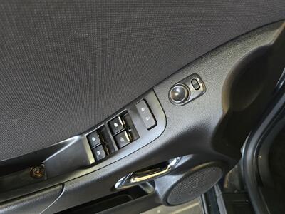 2015 Chevrolet Camaro LT 2DR CONVERTIBLE/V6   - Photo 18 - Hamilton, OH 45015