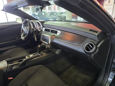 2015 Chevrolet Camaro LT 2DR CONVERTIBLE/V6   - Photo 14 - Hamilton, OH 45015