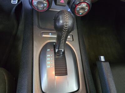 2015 Chevrolet Camaro LT 2DR CONVERTIBLE/V6   - Photo 20 - Hamilton, OH 45015