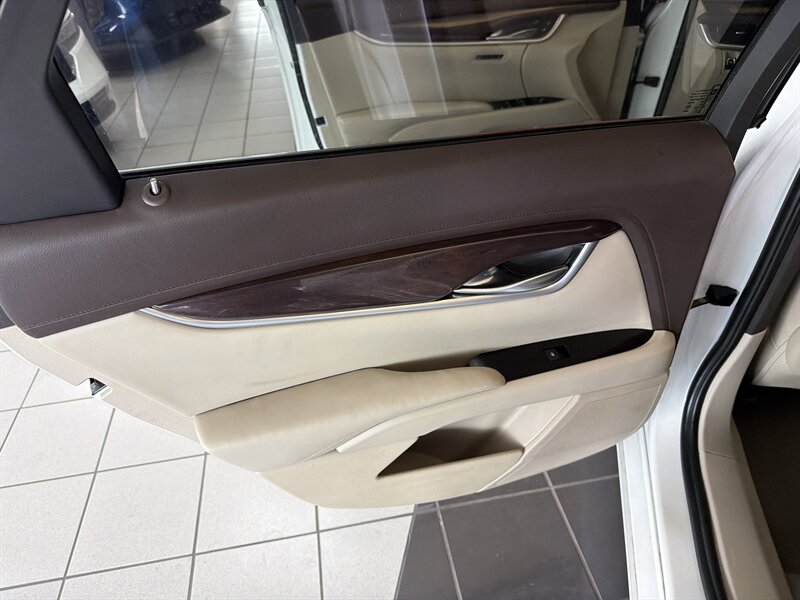 2017 Cadillac XTS Luxury 4DR SEDAN - Photo 13 - Hamilton, OH 45015