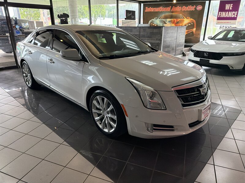 2017 Cadillac XTS Luxury 4DR SEDAN - Photo 4 - Hamilton, OH 45015