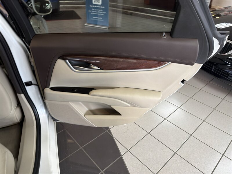 2017 Cadillac XTS Luxury 4DR SEDAN - Photo 15 - Hamilton, OH 45015