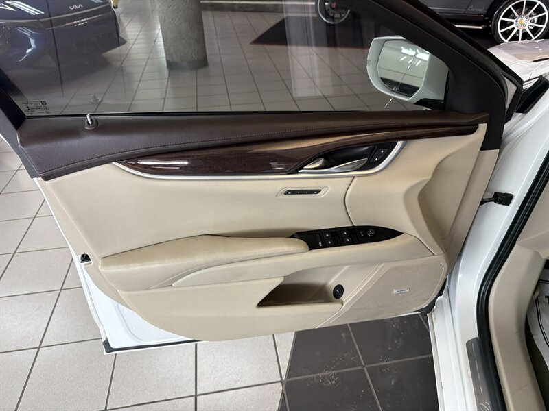 2017 Cadillac XTS Luxury 4DR SEDAN - Photo 11 - Hamilton, OH 45015