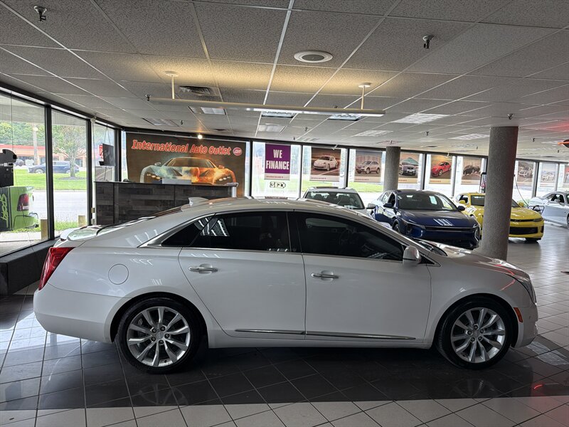 2017 Cadillac XTS Luxury 4DR SEDAN - Photo 5 - Hamilton, OH 45015