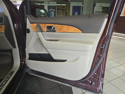 2012 Lincoln MKX Base 4DR SUV AWD   - Photo 12 - Hamilton, OH 45015