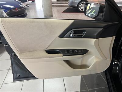 2013 Honda Accord LX   - Photo 15 - Hamilton, OH 45015