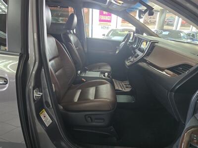 2017 Toyota Sienna Limited 7-Passenger 4DR MINI-VAN   - Photo 14 - Hamilton, OH 45015