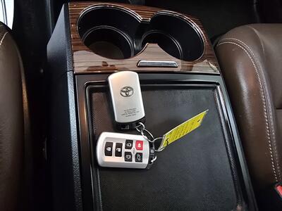2017 Toyota Sienna Limited 7-Passenger 4DR MINI-VAN   - Photo 23 - Hamilton, OH 45015