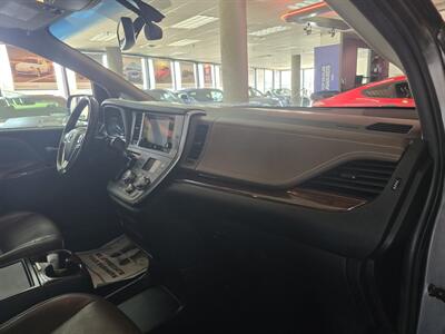 2017 Toyota Sienna Limited 7-Passenger 4DR MINI-VAN   - Photo 13 - Hamilton, OH 45015