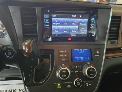 2017 Toyota Sienna Limited 7-Passenger 4DR MINI-VAN   - Photo 29 - Hamilton, OH 45015