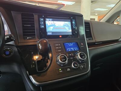 2017 Toyota Sienna Limited 7-Passenger 4DR MINI-VAN   - Photo 26 - Hamilton, OH 45015