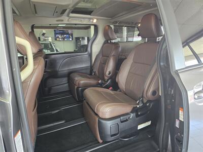 2017 Toyota Sienna Limited 7-Passenger 4DR MINI-VAN   - Photo 10 - Hamilton, OH 45015