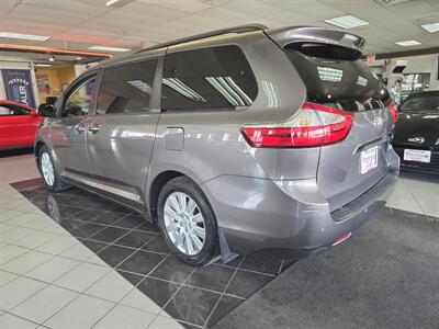 2017 Toyota Sienna Limited 7-Passenger 4DR MINI-VAN   - Photo 6 - Hamilton, OH 45015