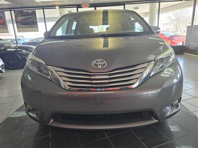 2017 Toyota Sienna Limited 7-Passenger 4DR MINI-VAN   - Photo 2 - Hamilton, OH 45015