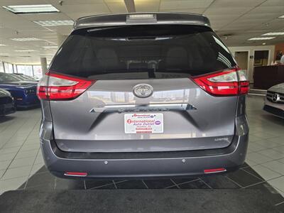 2017 Toyota Sienna Limited 7-Passenger 4DR MINI-VAN   - Photo 5 - Hamilton, OH 45015