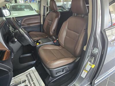 2017 Toyota Sienna Limited 7-Passenger 4DR MINI-VAN   - Photo 9 - Hamilton, OH 45015