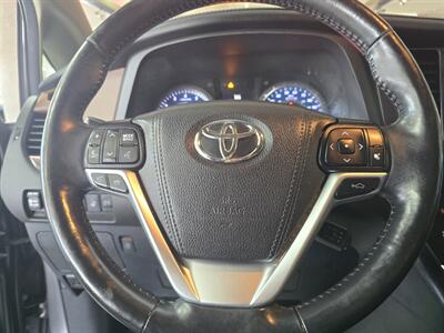 2017 Toyota Sienna Limited 7-Passenger 4DR MINI-VAN   - Photo 31 - Hamilton, OH 45015