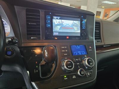 2017 Toyota Sienna Limited 7-Passenger 4DR MINI-VAN   - Photo 24 - Hamilton, OH 45015