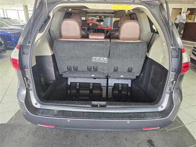 2017 Toyota Sienna Limited 7-Passenger 4DR MINI-VAN   - Photo 38 - Hamilton, OH 45015